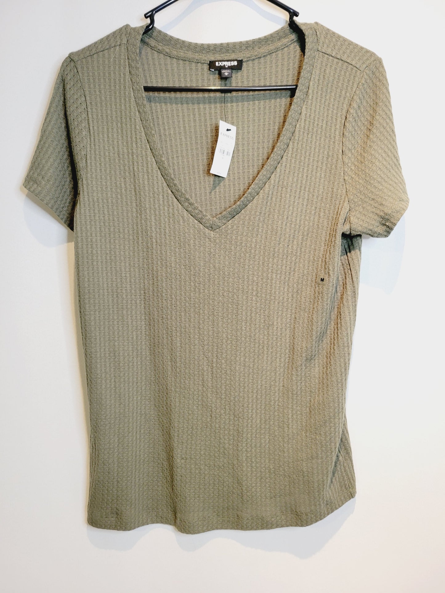 Express Waffle Knit V-Neck T-Shirt, Size M, NWT