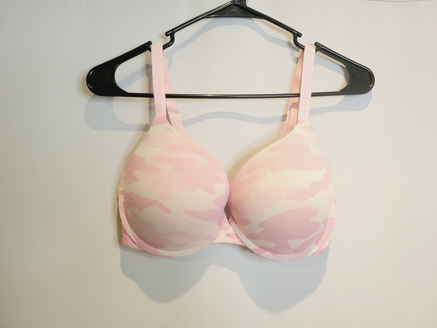 Victoria's Secret T-Shirt Push Up Bra, Size 36D