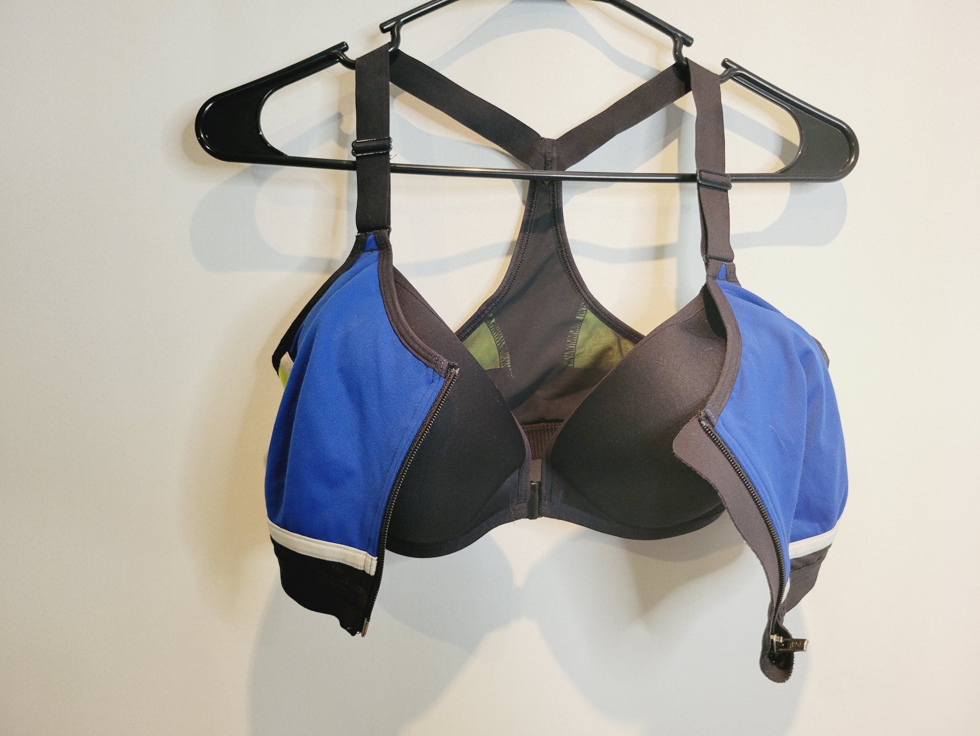 Victoria's Secret VSX sports bra size 34DD